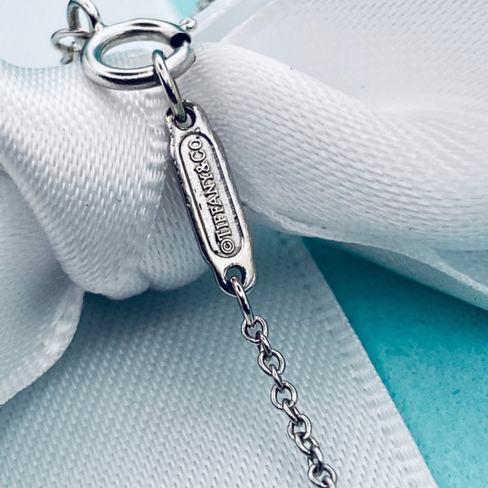 SOLD🔥Tiffany & Co. Necklace Metro Heart Diamond necklace 750 white Gold w/box - Picture 8 of 10